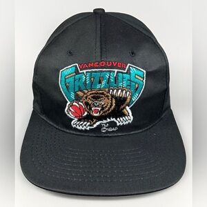 VINTAGE VANCOUVER GRIZZLIES BLACK SNAPBACK HAT with logo by first pick sports